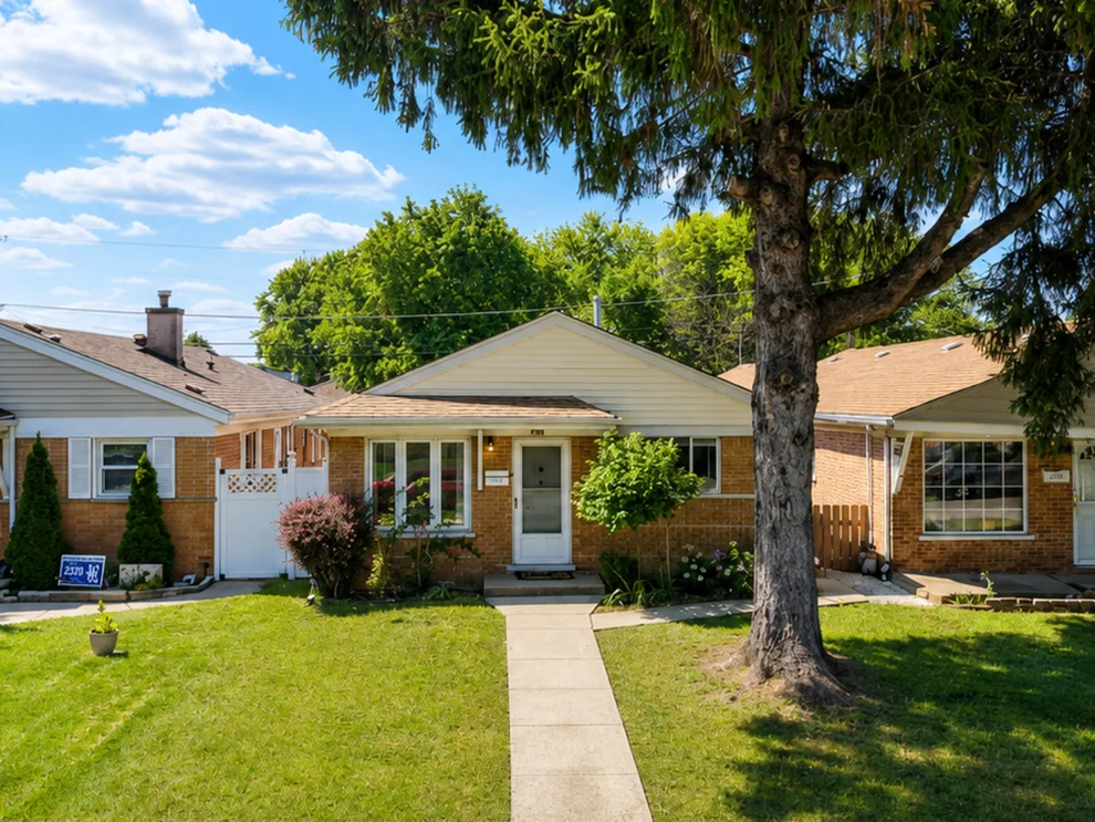 Unit for sale at 7760 Lavergne Avenue, Burbank, IL 60459