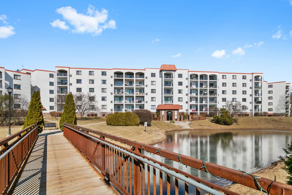 Unit for sale at 375 PLUM CREEK Drive, Wheeling, IL 60090
