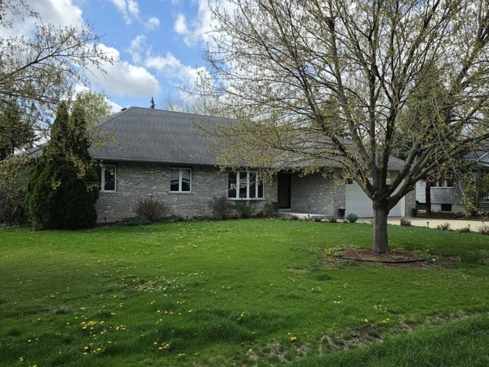 Unit for sale at 4422 Center Avenue, Lisle, IL 60532