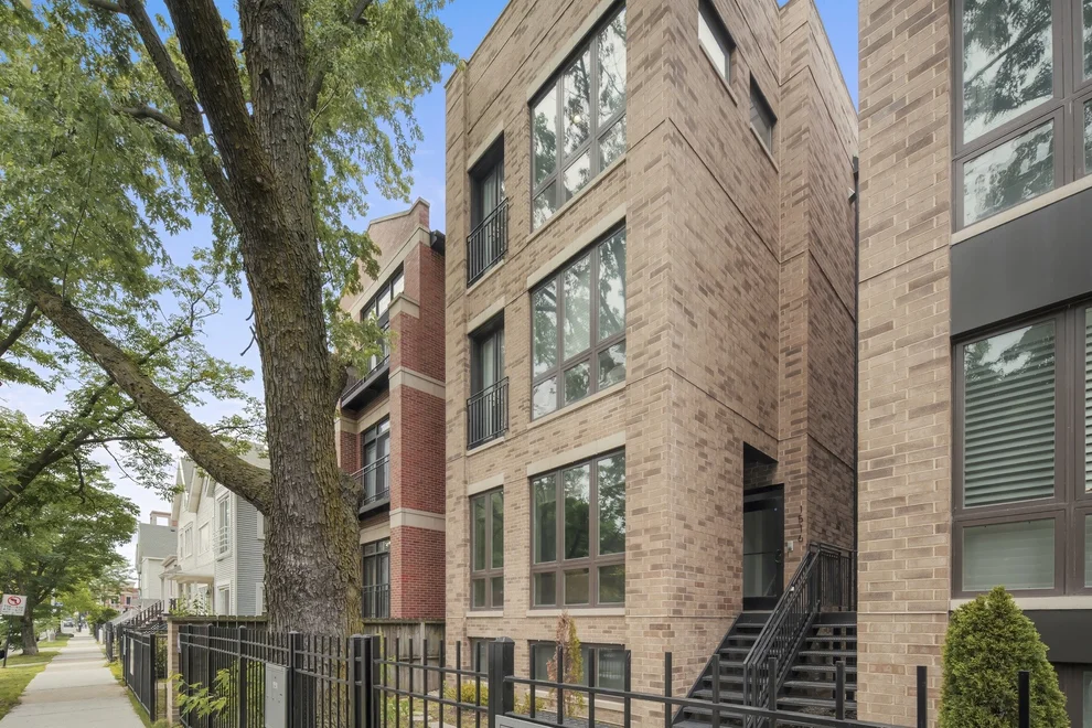 Unit for sale at 1516 W Diversey Avenue, Chicago, IL 60614