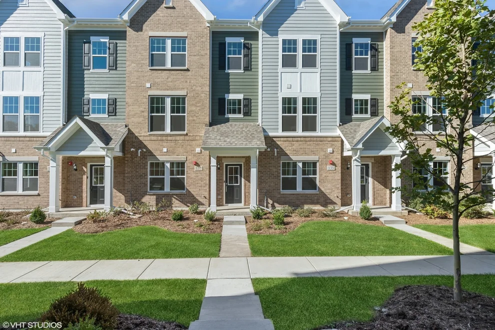 Unit for sale at 137 Yorktown Court, Libertyville, IL 60048