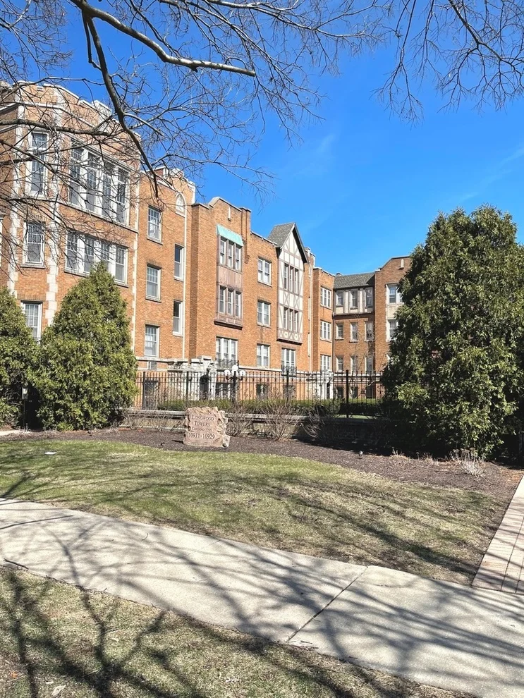 Unit for sale at 10925 S Longwood Drive, Chicago, IL 60643
