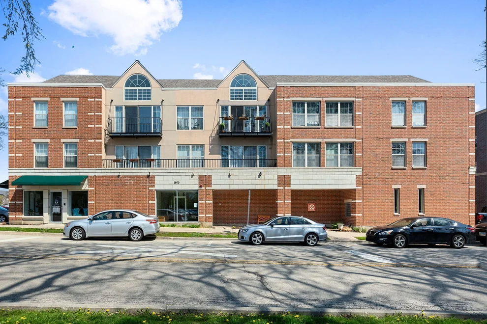 Unit for sale at 1800 Dewes Street, Glenview, IL 60025