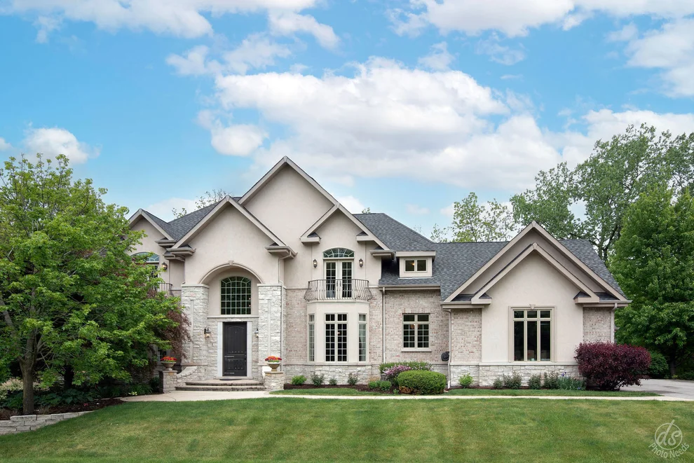 Unit for sale at 28592 W Park Drive, Barrington, IL 60010
