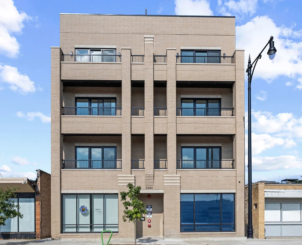 Unit for sale at 5340 N Lincoln Avenue, Chicago, IL 60625