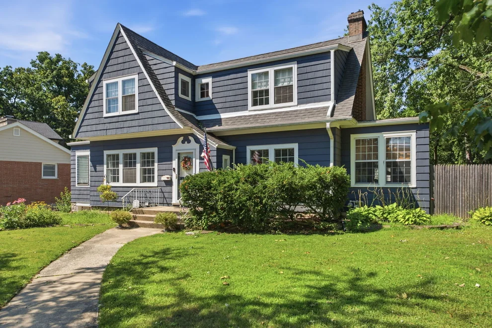 Unit for sale at 1249 Maple Avenue, Downers Grove, IL 60515