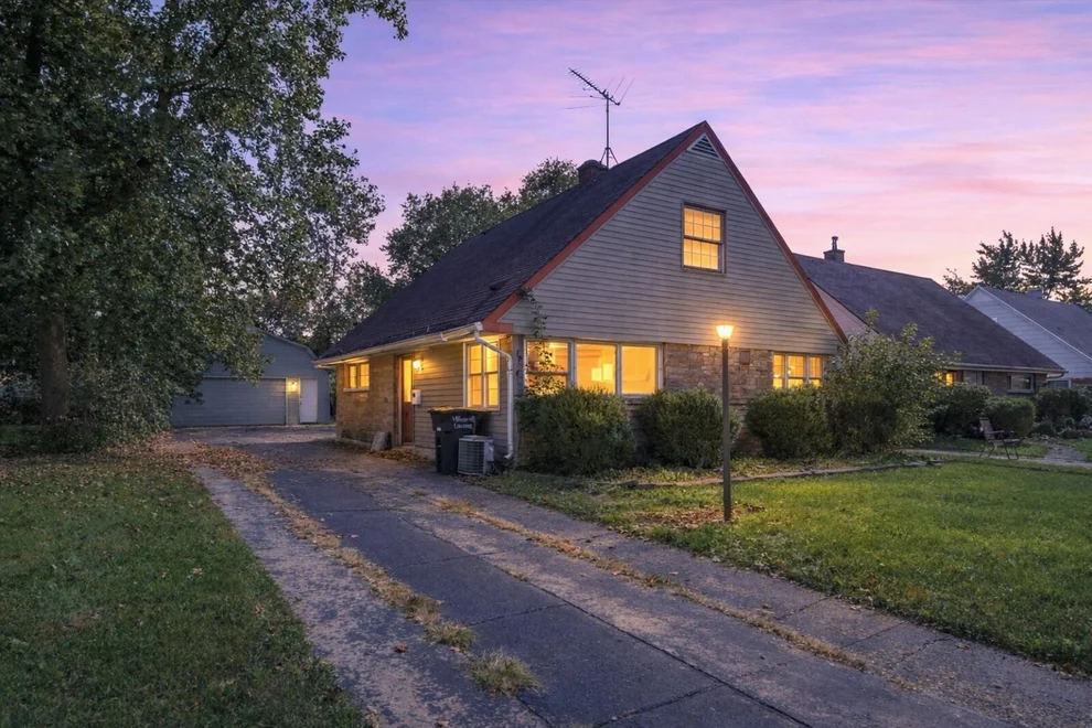 Unit for sale at 17143 Ridgewood Avenue, Lansing, IL 60438