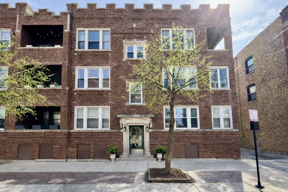 Unit for sale at 1351 W Sunnyside Avenue, Chicago, IL 60640
