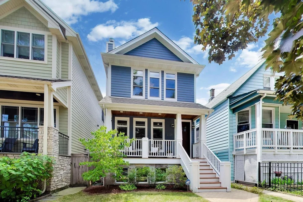 Unit for sale at 2229 W Farragut Avenue, Chicago, IL 60625