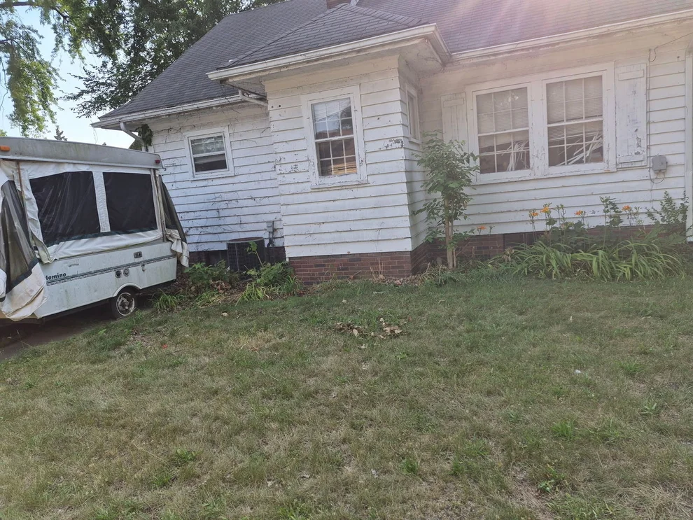 Unit for sale at 1512 Burton Street, Rockford, IL 61103