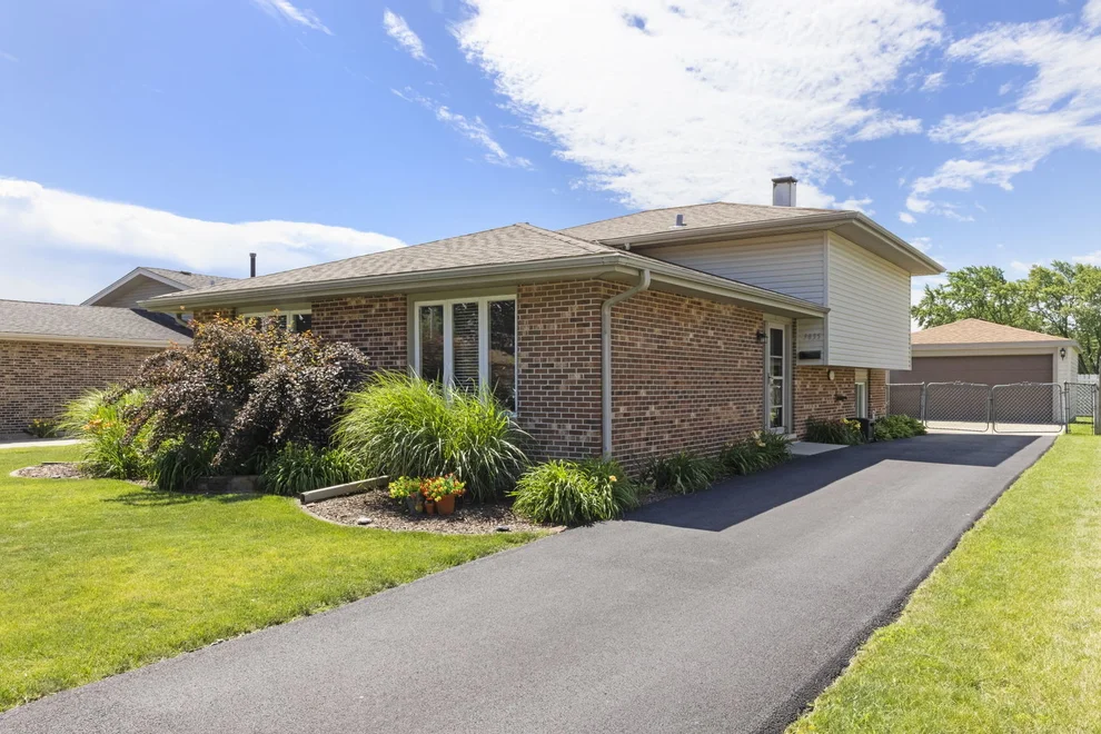 Unit for sale at 3835 W 121st Place, Alsip, IL 60803