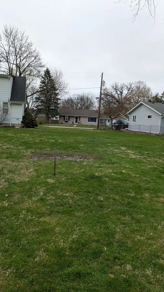 Unit for sale at 611 Oakwood Drive, Geneva, IL 60134