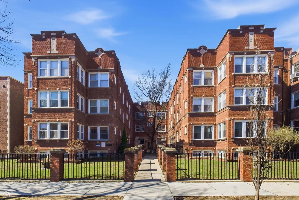 Unit for sale at 4444 N Beacon Street, Chicago, IL 60640