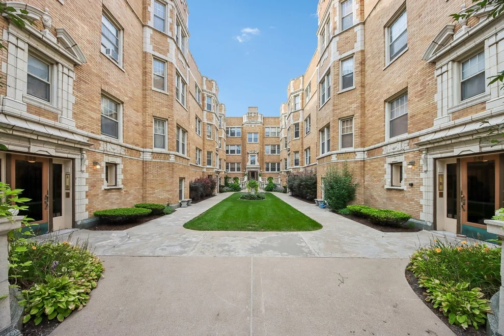 Unit for sale at 241 Washington Boulevard, Oak Park, IL 60302