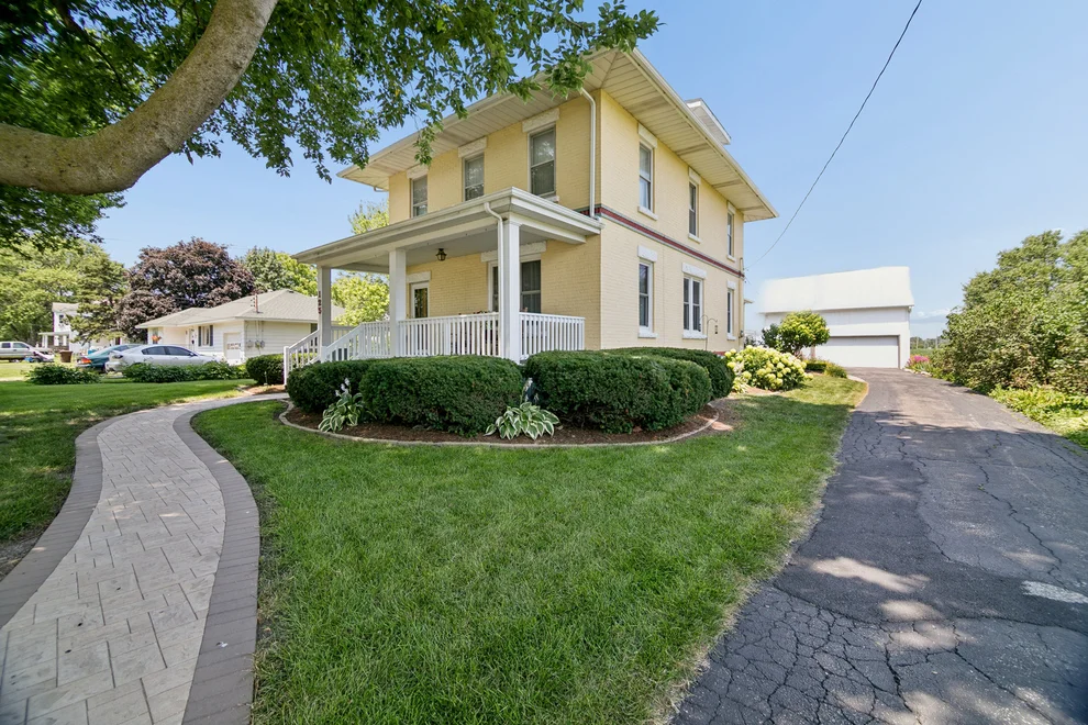 Unit for sale at 125 W 1st Avenue, Clifton, IL 60927