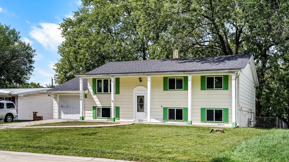Unit for sale at 1009 Holiday Drive, Champaign, IL 61821