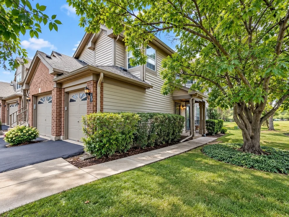 Unit for sale at 199 Old Oak Court W, Buffalo Grove, IL 60089