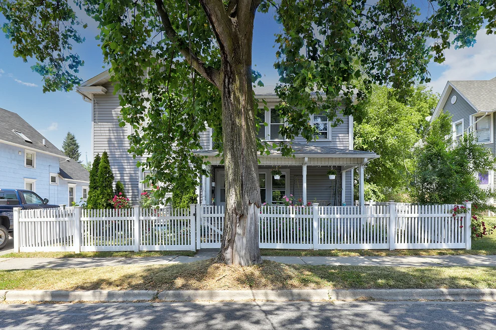 Unit for sale at 566 North Avenue, Aurora, IL 60505