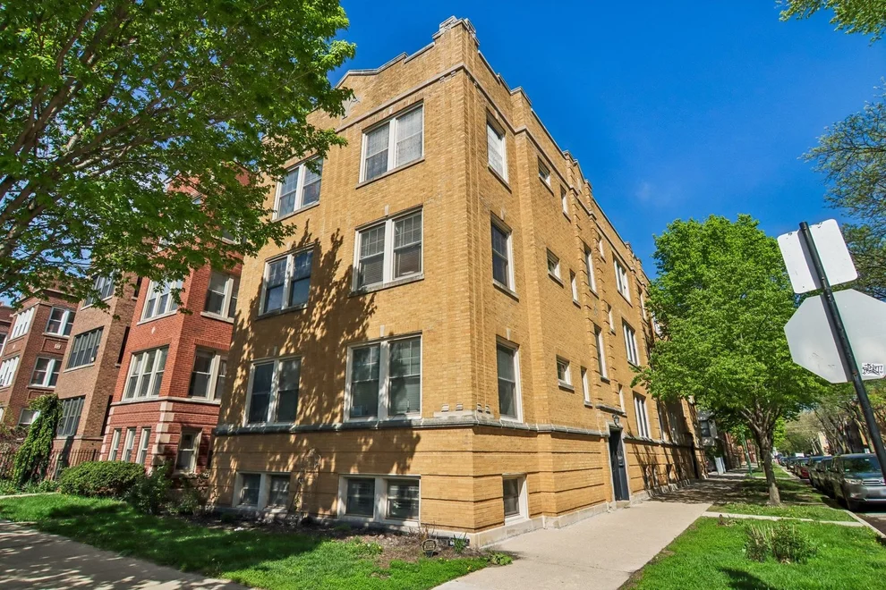 Unit for sale at 2656 W Gunnison Street, Chicago, IL 60625