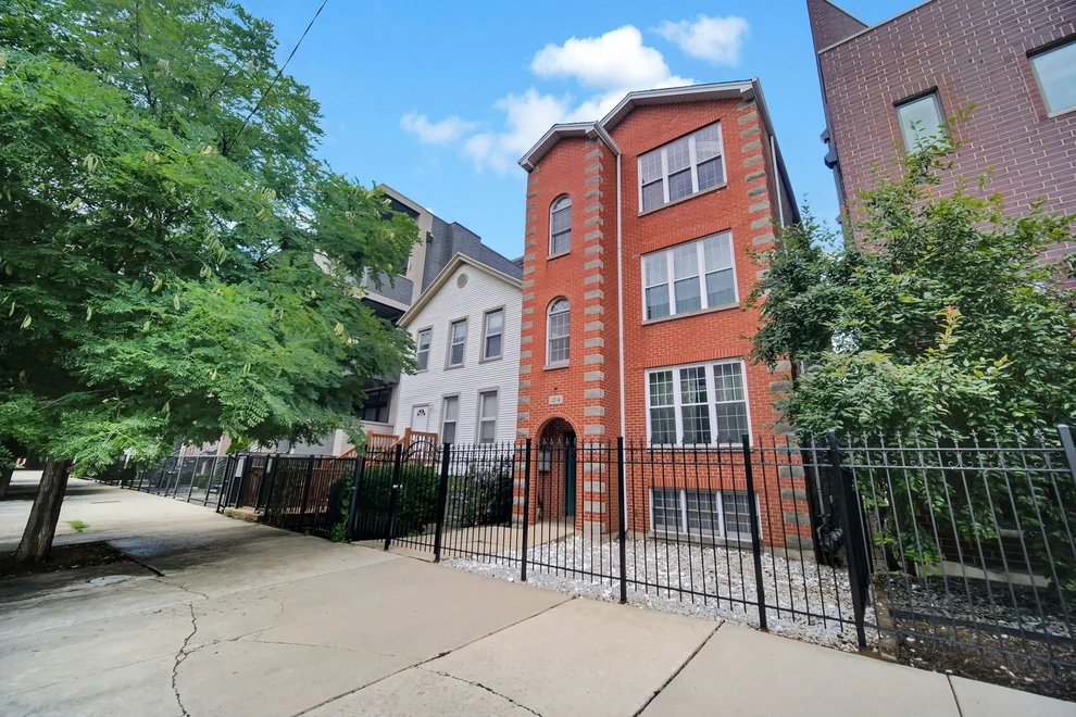 Unit for sale at 1214 W Ohio Street, Chicago, IL 60642