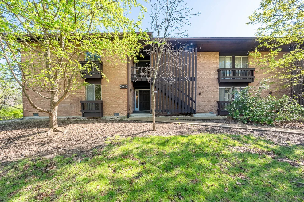 Unit for sale at 1611 Maple Terrace, Lisle, IL 60532