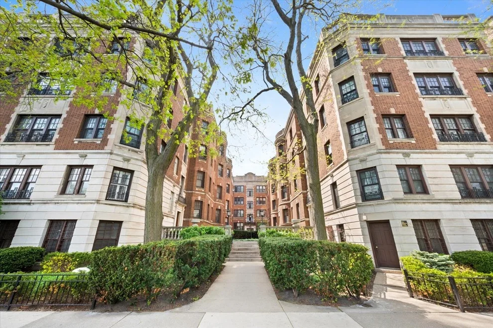 Unit for sale at 2330 N Lincoln Park W, Chicago, IL 60614