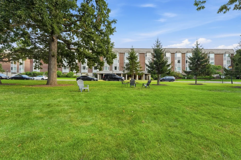 Unit for sale at 2500 Windsor Mall, Park Ridge, IL 60068