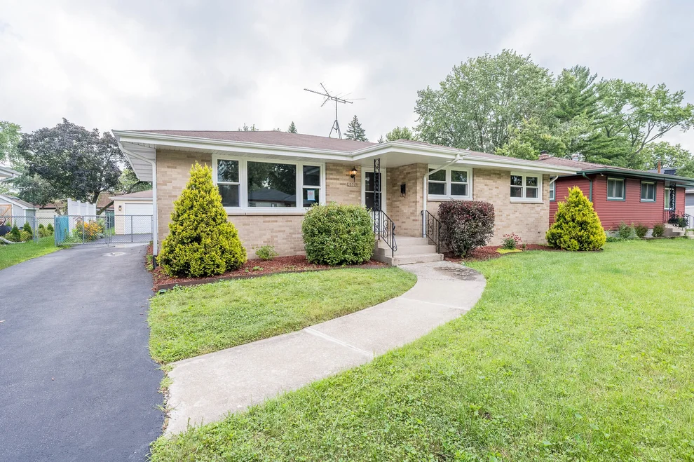 Unit for sale at 18515 Oakley Avenue, Lansing, IL 60438