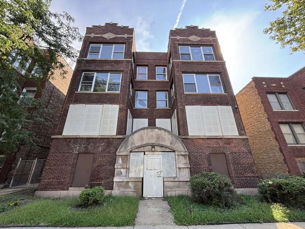Unit for sale at 7135 S East End Avenue, Chicago, IL 60649