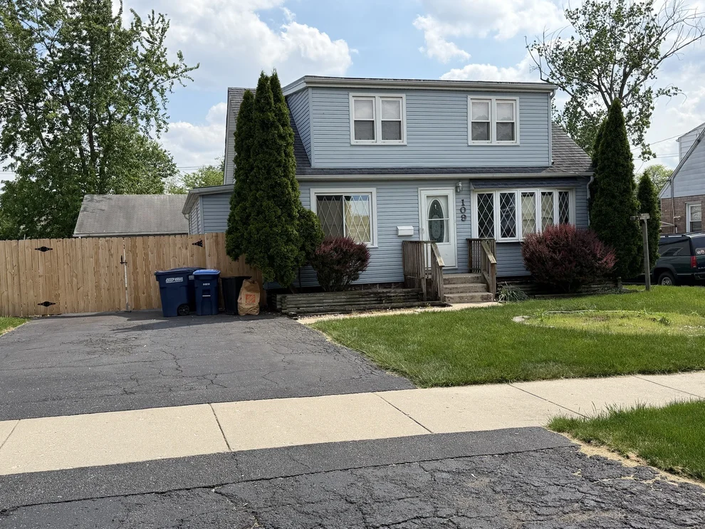 Unit for sale at 109 Village Drive, Northlake, IL 60164