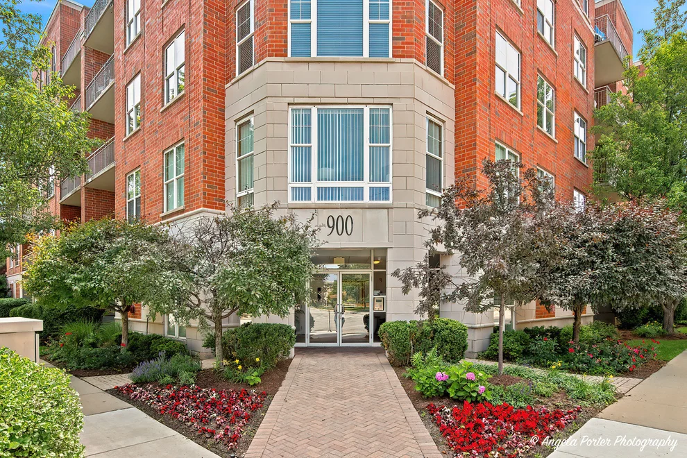 Unit for sale at 900 Lee Street, Des Plaines, IL 60016