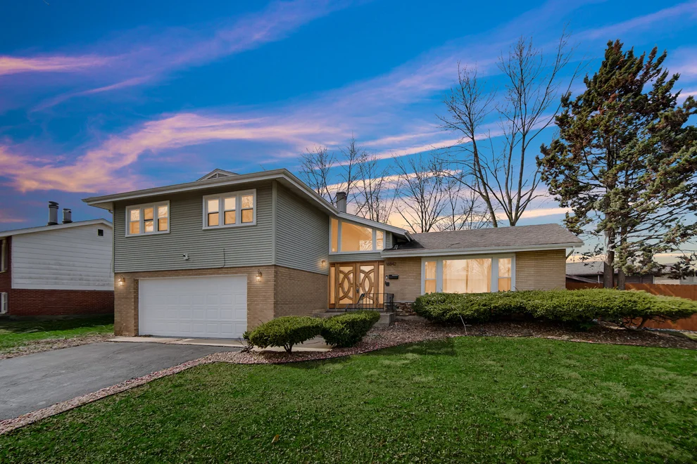 Unit for sale at 18842 Morgan Street, Homewood, IL 60430