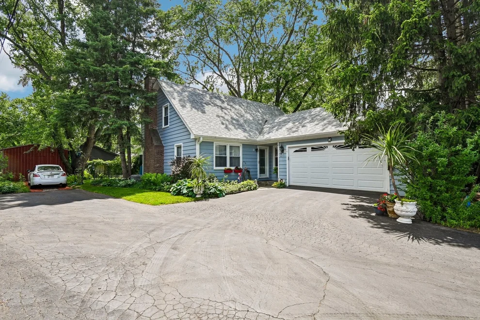 Unit for sale at 7 Columbus Parkway, Buffalo Grove, IL 60089