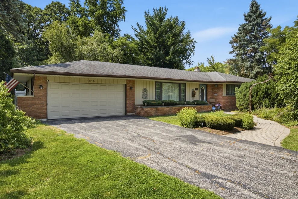 Unit for sale at 1215 Forest Drive, Elgin, IL 60123