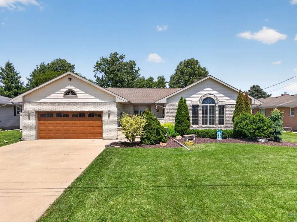 Unit for sale at 1722 Sharon Road, Streator, IL 61364