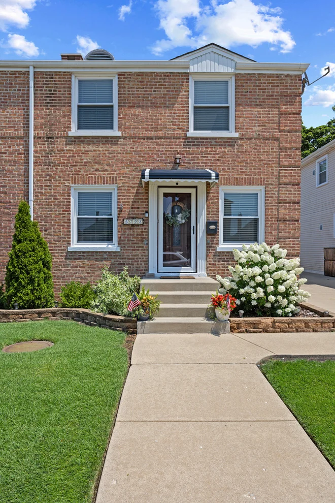 Unit for sale at 3723 N Pacific Avenue, Chicago, IL 60634