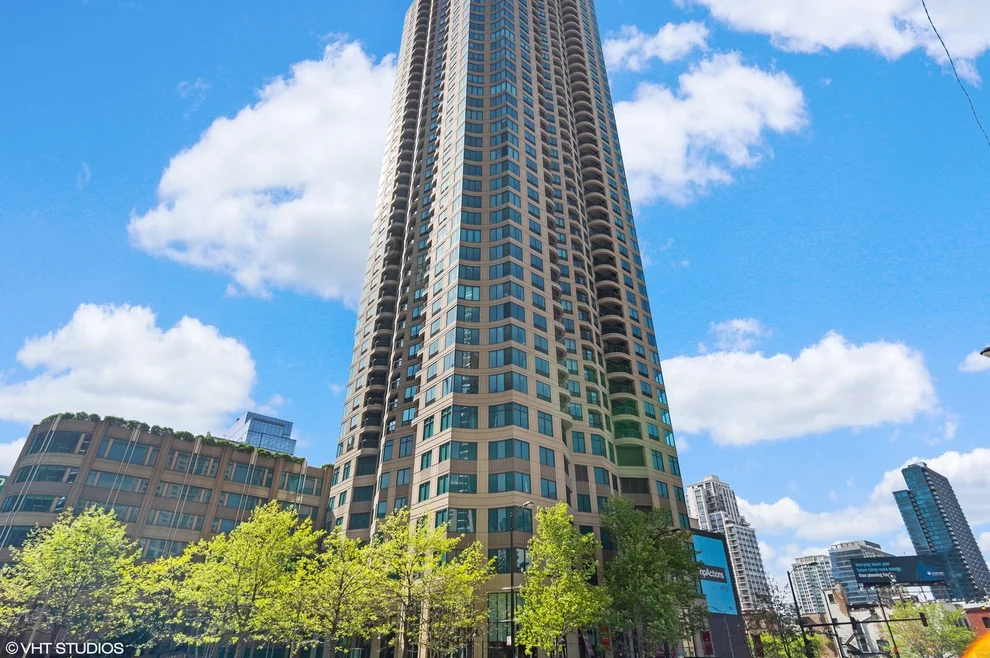 Unit for sale at 400 N La Salle Drive, Chicago, IL 60654