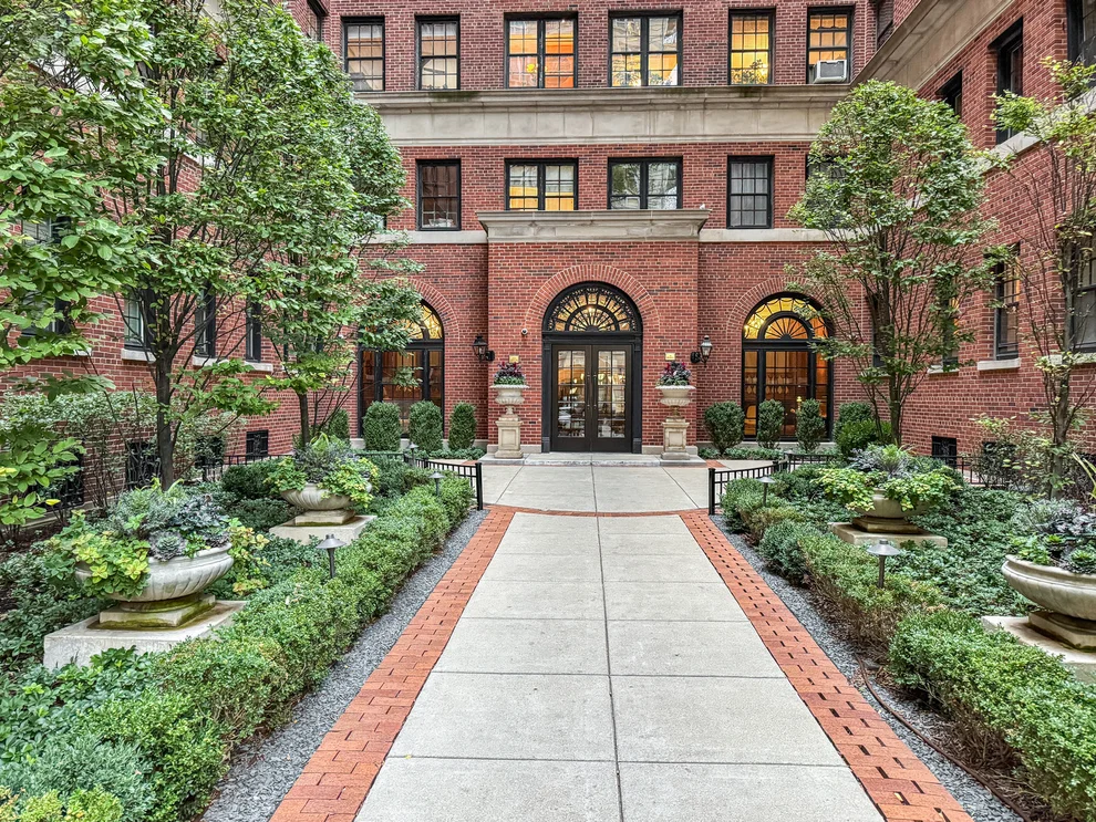 Unit for sale at 400 W Deming Place, Chicago, IL 60614