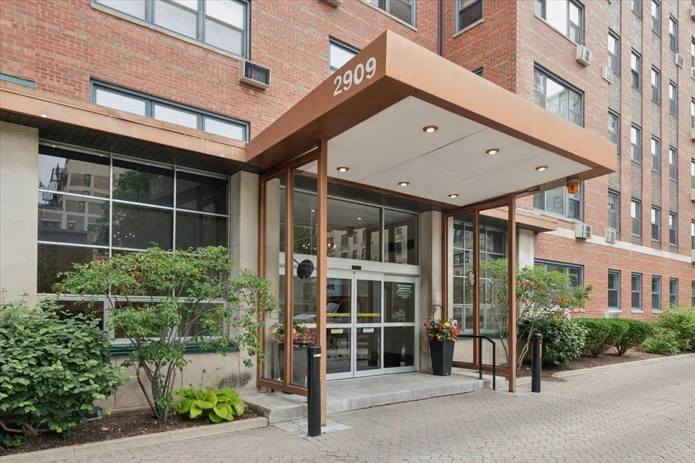 Unit for sale at 2909 N SHERIDAN Road, Chicago, IL 60657