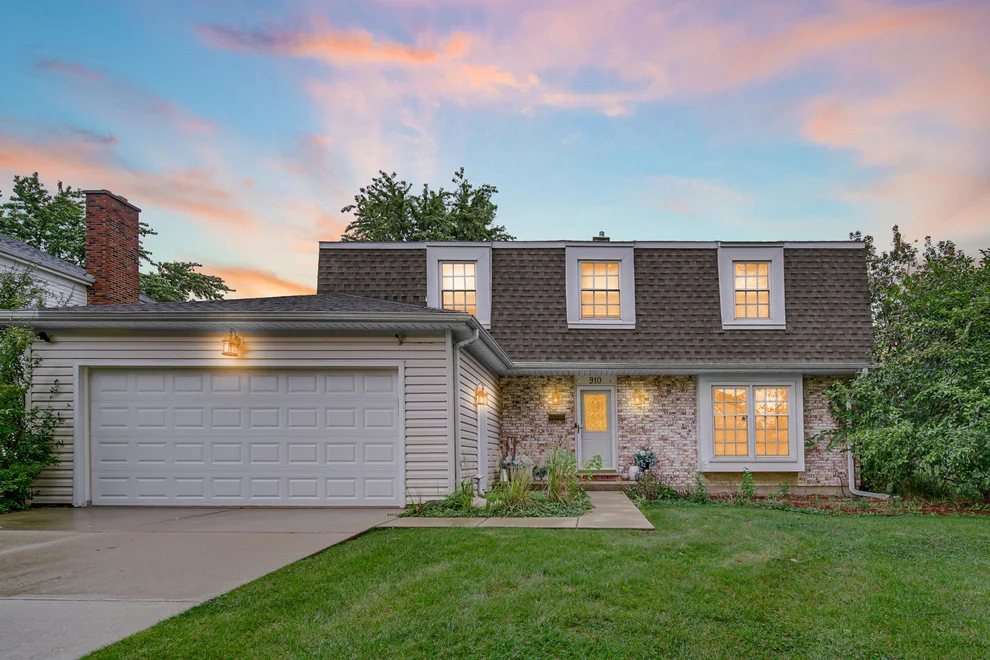 Unit for sale at 910 KNIGHTSBRIDGE Lane, Schaumburg, IL 60195
