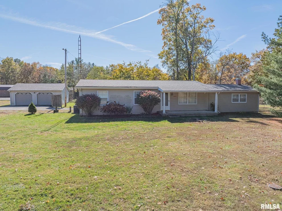 Unit for sale at 1224 Green Street Road, Centralia, IL 62891-8306
