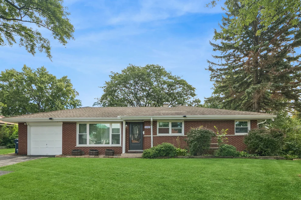 Unit for sale at 11325 S Nashville Avenue, Worth, IL 60482