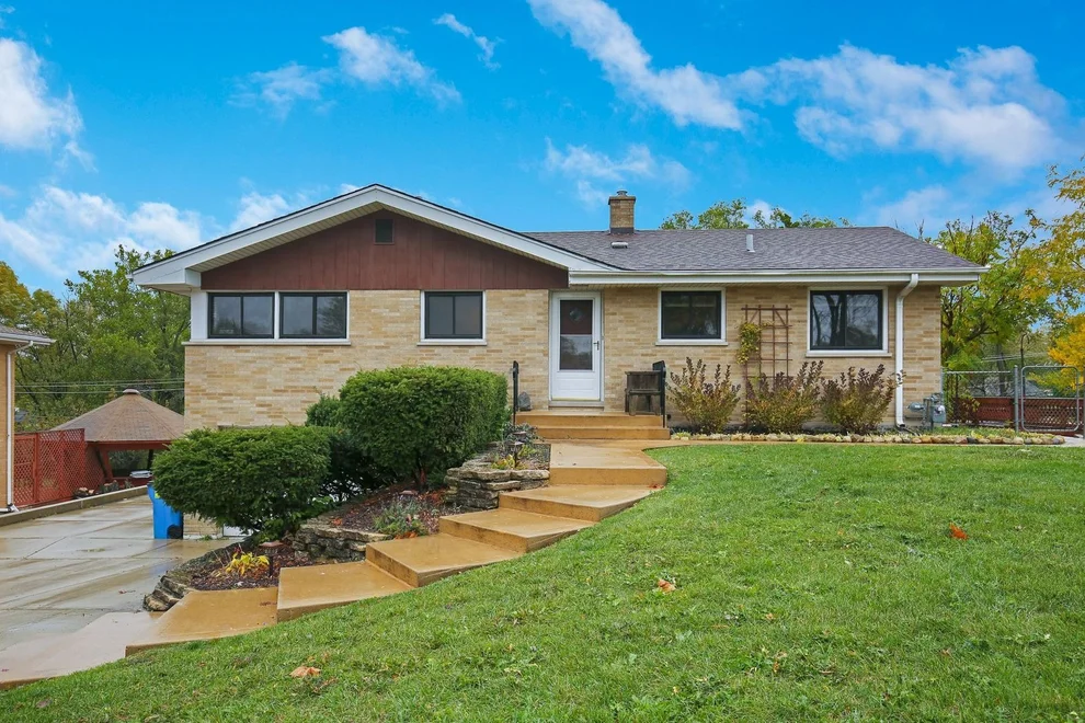 Unit for sale at 1451 S Highland Avenue, Lombard, IL 60148