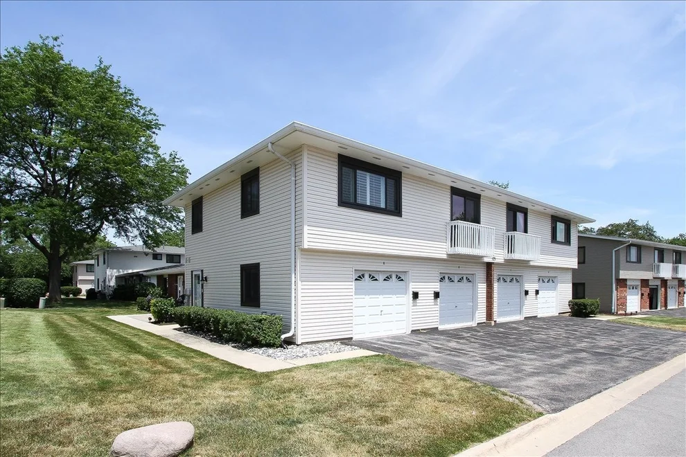 Unit for sale at 123 Fairlane Court, Bloomingdale, IL 60108
