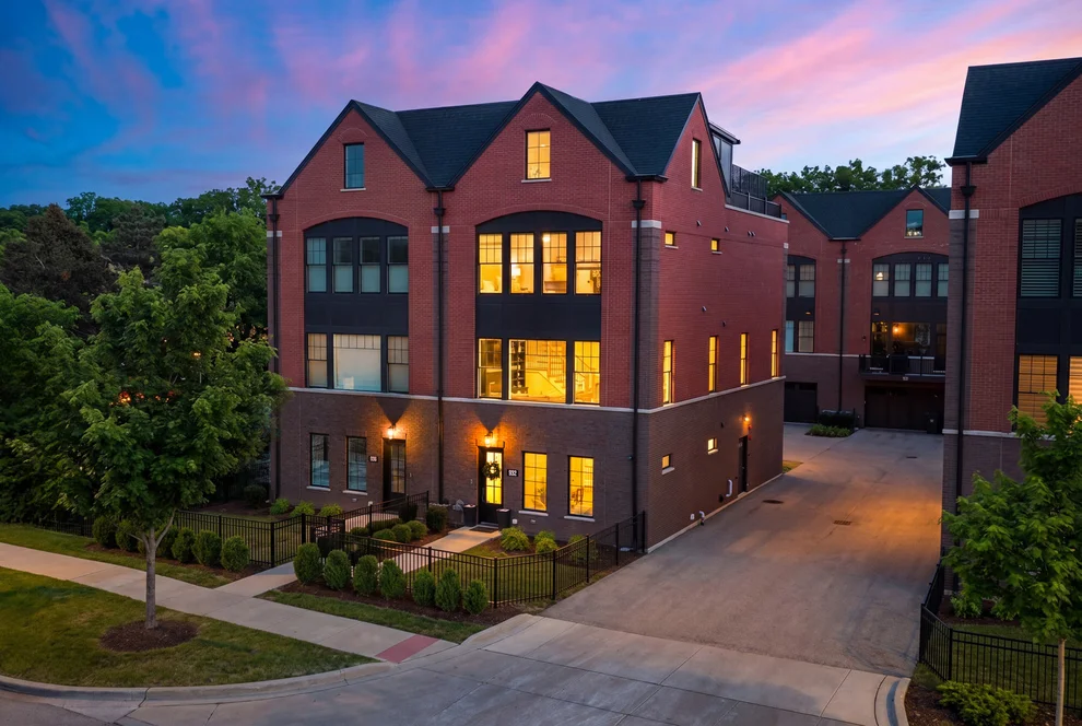 Unit for sale at 932 E Chicago Avenue, Naperville, IL 60540