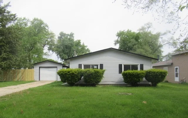 Unit for sale at 12 Circle Drive E, Montgomery, IL 60538