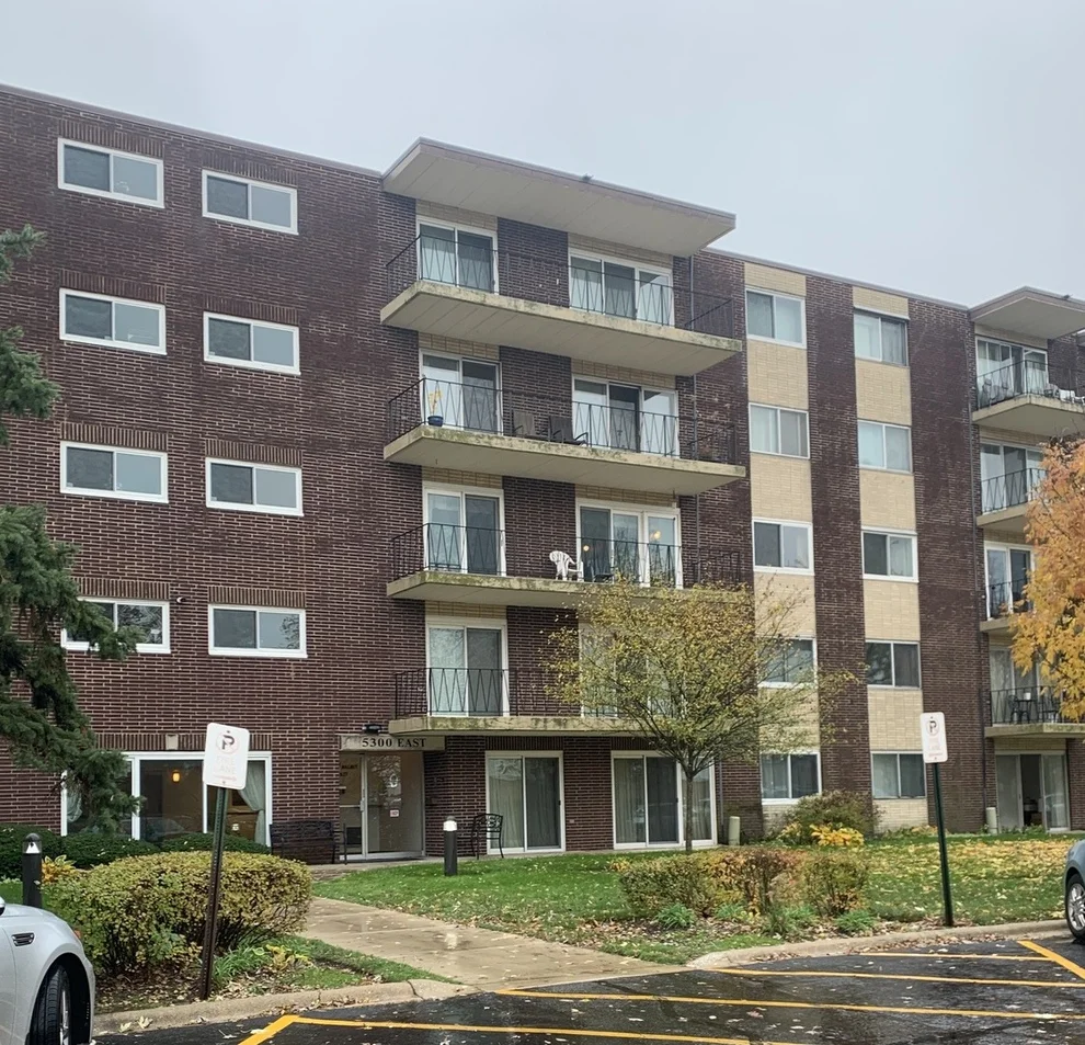Unit for sale at 5300 Walnut Avenue, Downers Grove, IL 60515
