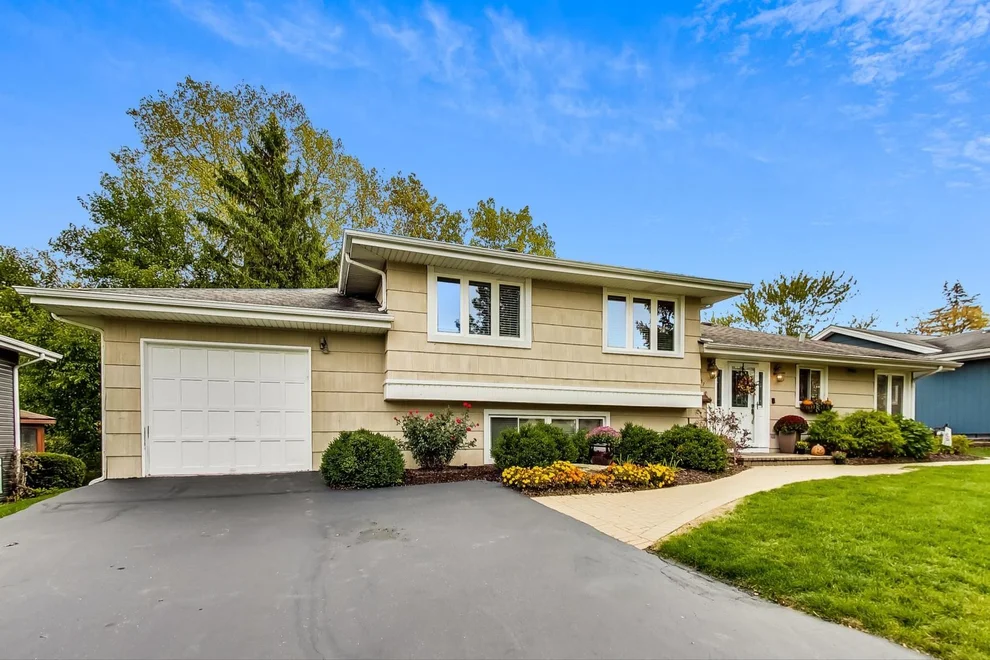 Unit for sale at 5837 Brookbank Road, Downers Grove, IL 60516
