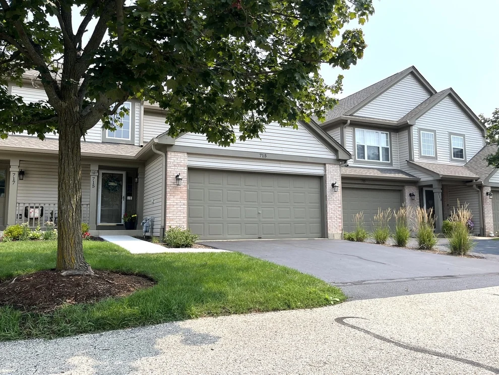 Unit for sale at 715 SYCAMORE Court, Lindenhurst, IL 60046