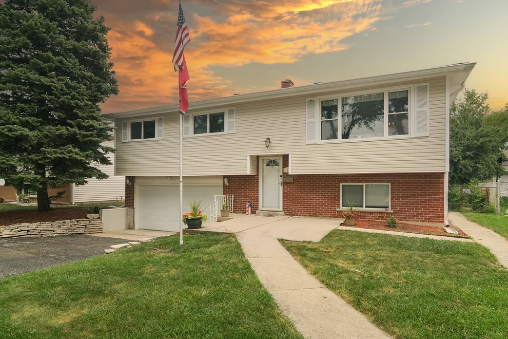 Unit for sale at 117 S EVERGREEN Avenue, Addison, IL 60101
